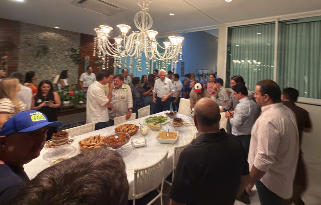 Sem Adib na carreata, Daniel e Caiado vão à casa do ex-prefeito